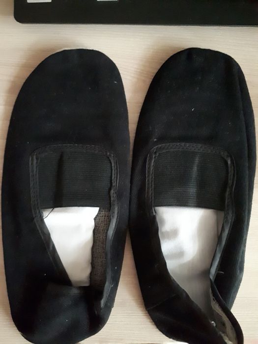 Продам пуанты,чешки