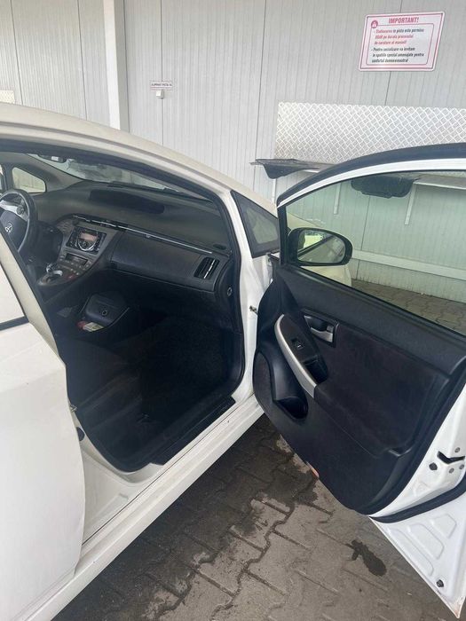 Toyota Prius 2016 – Hibrid + GPL (Autonomie uriașă și consum redus)