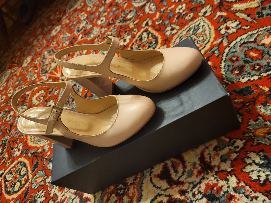 Продается женская обувь