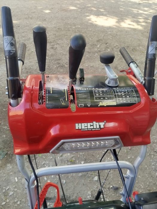 Роторен снегорин HECHT 9542 SQ