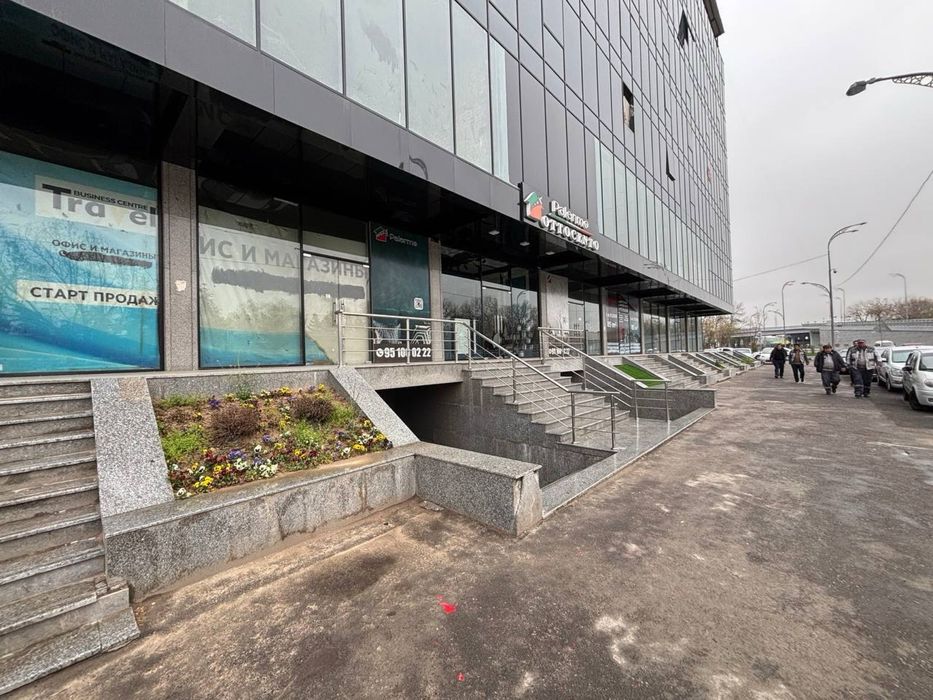 Продается коммерческое помещение на 1ой линии.