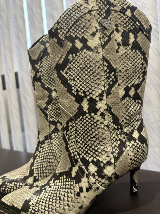 Ботуши Guess , 37 номер