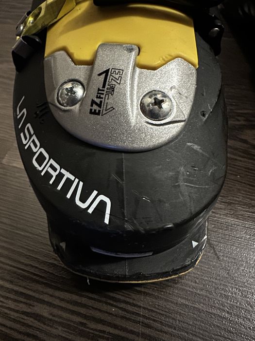 Vând clăpari tură La Sportiva