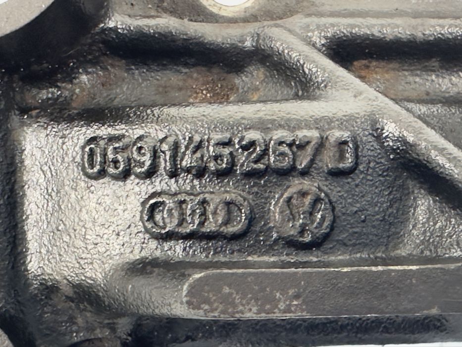 Стойка Капак AUDI 059145267D