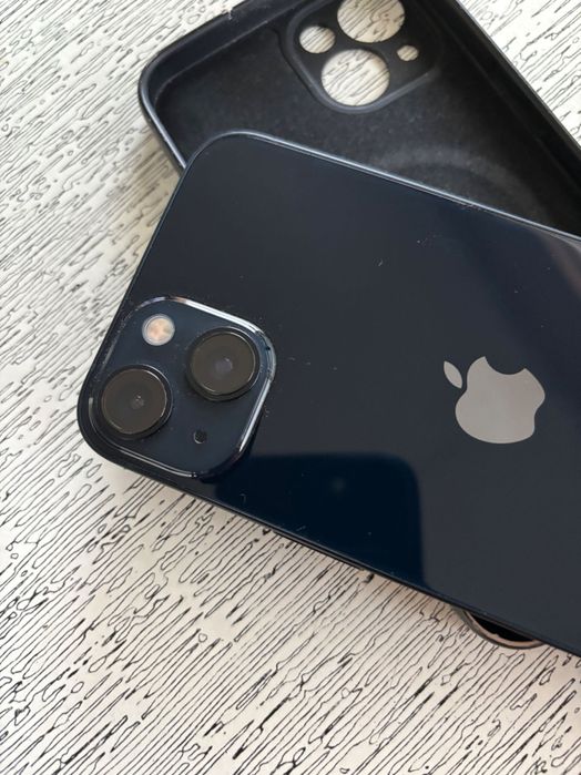 Продавам iphone 13