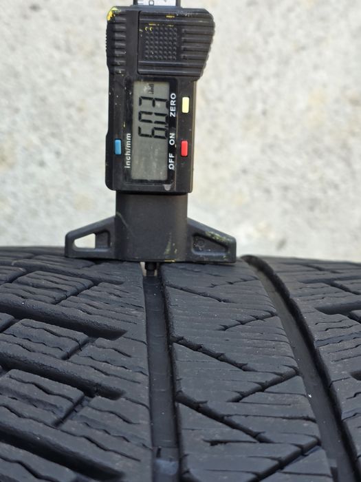 Vand două anvelope de iarna michelin pilot alpin  275 40 21 dot 2520