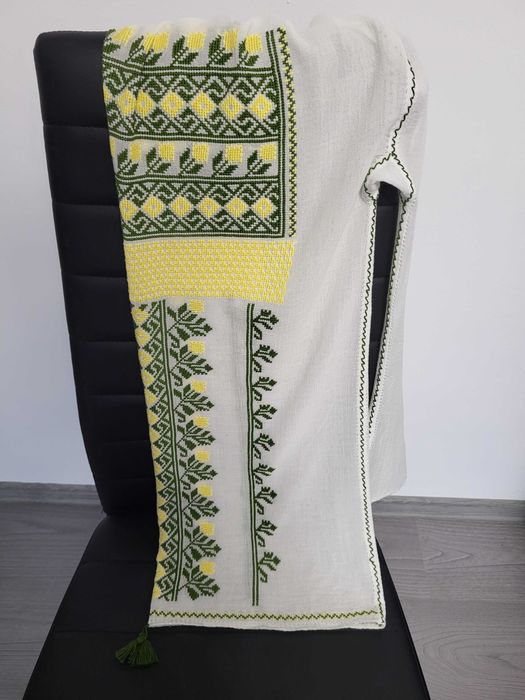 Ie/II tradiționale cusute  100% manual