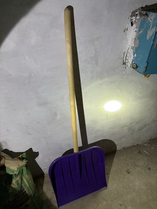 Лопата для очистики снега