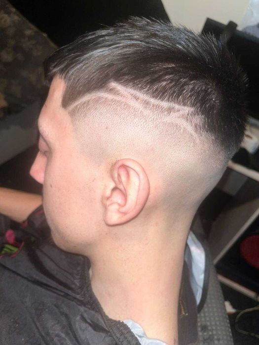 Salut!Caut loc de munca in domeniul frizeriei