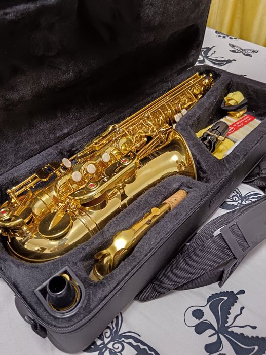 Vând saxofon lagarra