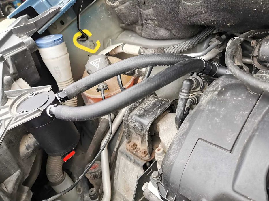 Гаранция! Нов Универсален Маслен Уловител / Сепаратор - Catch Can