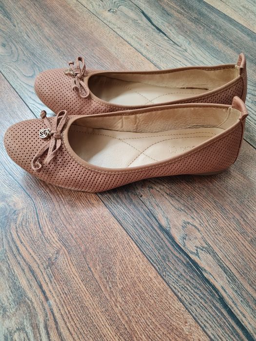 Обувки ,боти ,бели кецове естествена кожа