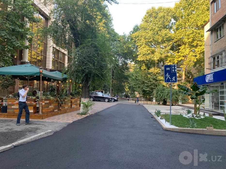 Строим дороги, укладываем асфальт, устанавливаем лотки и люки