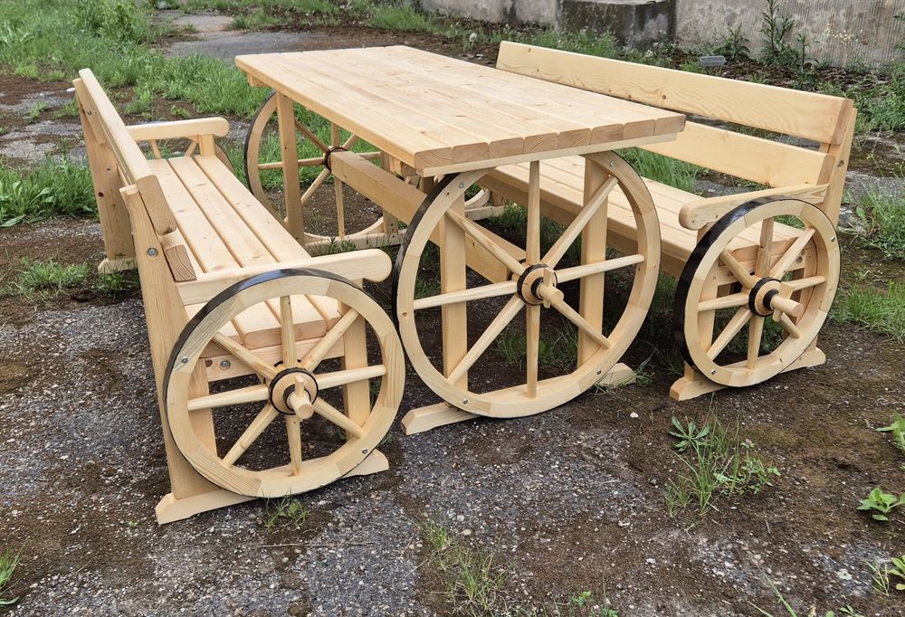 Masa cu bănci, confectionate manual din lemn