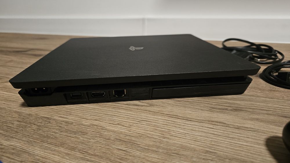 Playstation 4 slim PS4 1TB ca nou