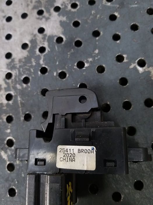 Buton geam electric dreapta fata nissan qashqai j10 nj10 jj10e 25411br00a
