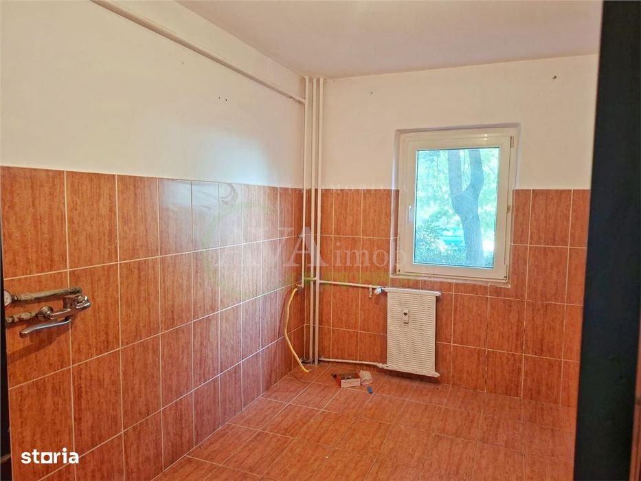 Apartament 2 camere semidecomandat, zona Narcisa