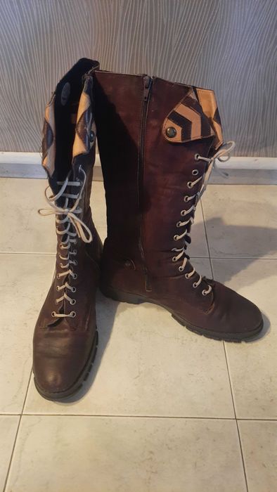 Дамски зимни ботуши с връзки