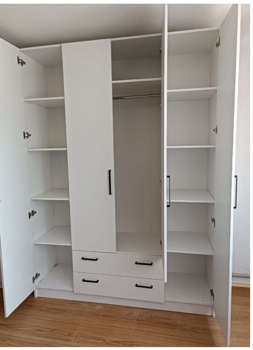 Шифоньер бу белого цвета