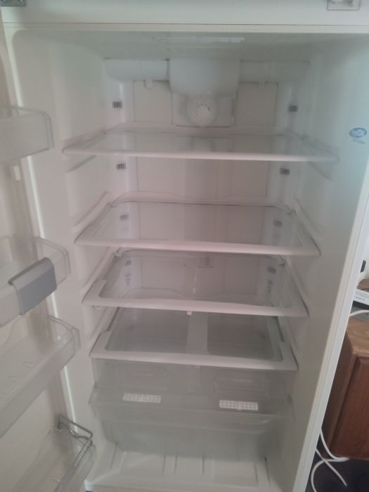 combina frigorifica Beko no frost. nu răcește posibil lipsa freon