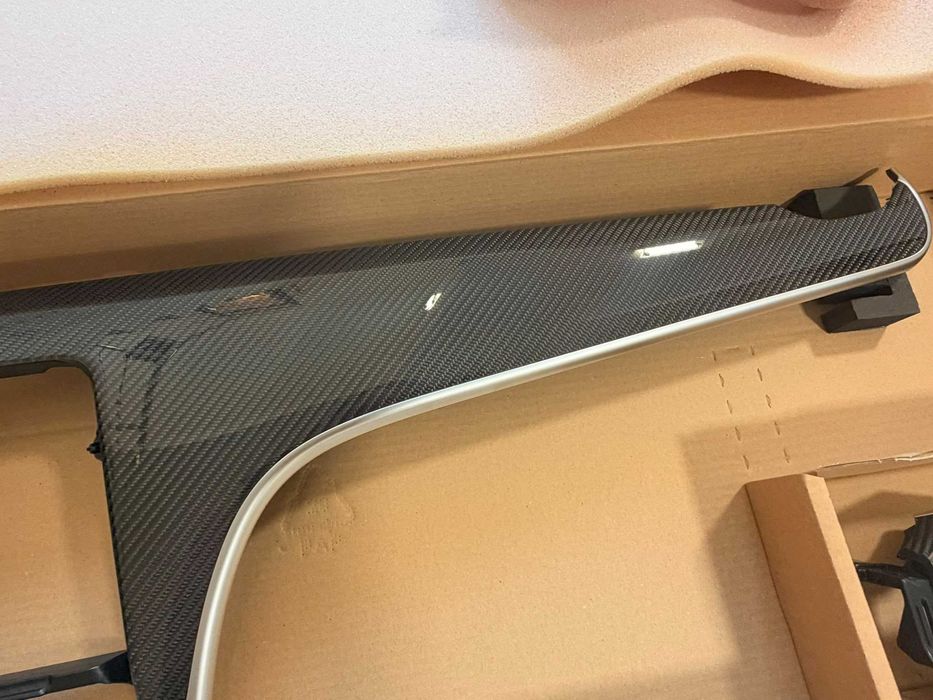 Trimuri Bord Carbon / OEM / Mercedes / AMG /C-Class W206 / W236 CLE / AMG C63 / C43 AMG / Noi Originale Sigilate in Cutie