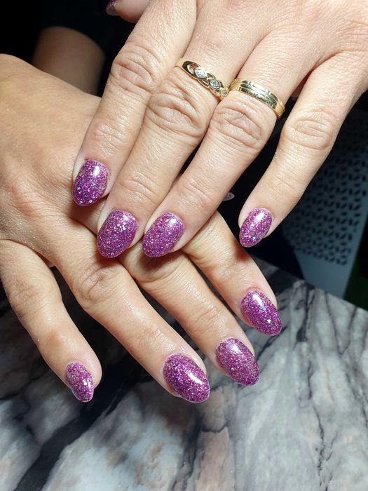 Aplic unghii cu gel sau semi