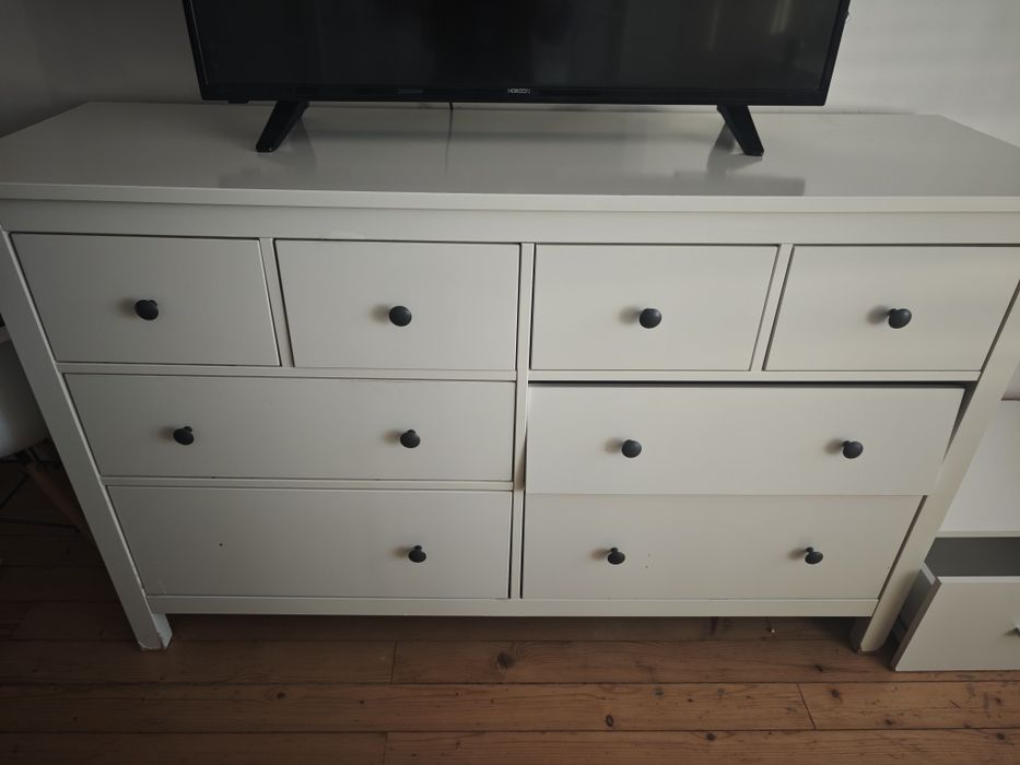 Vând 2 comode HEMNES cu 8 sertare