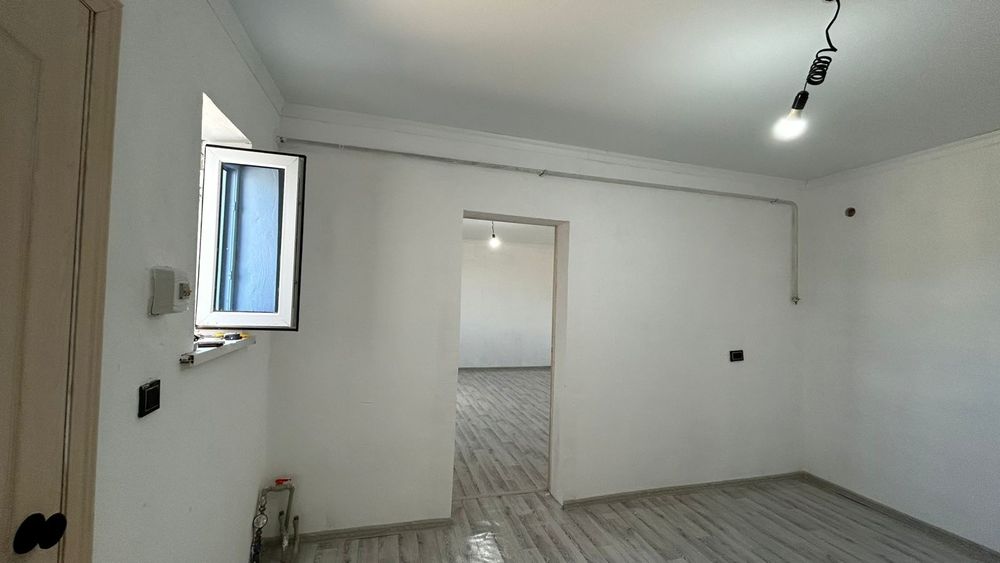 Срочно!Байтерек 1    3 бөлмелі времянка сатылады.