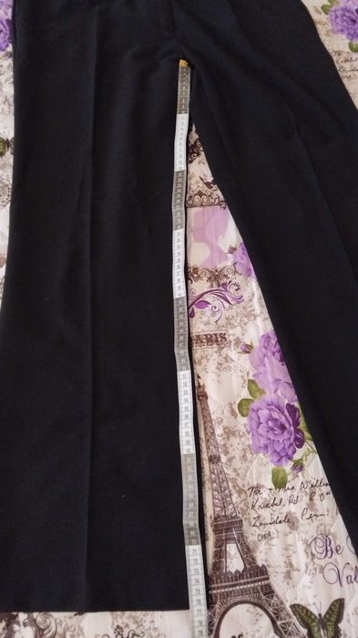 Продавам дамски черен панталон размер L