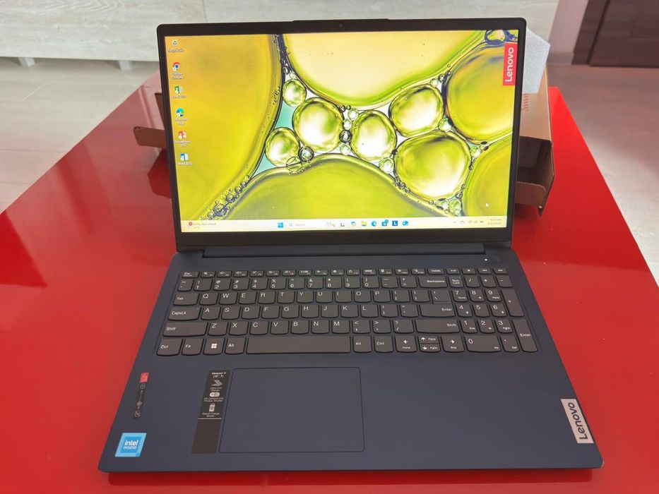Vând laptop Lenovo