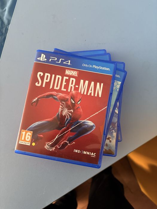 Playstation 4 slim + 5 игри