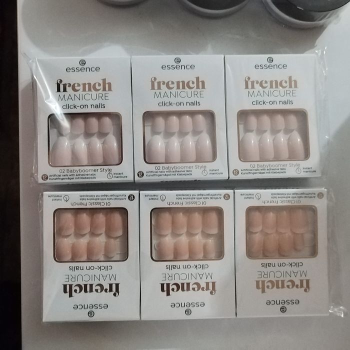 Vând lot produse cosmetice essence și catrice