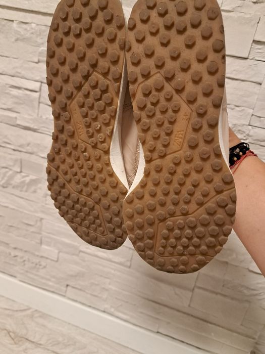 Adidasi panza zara marimea 34 cu 21.5 cm