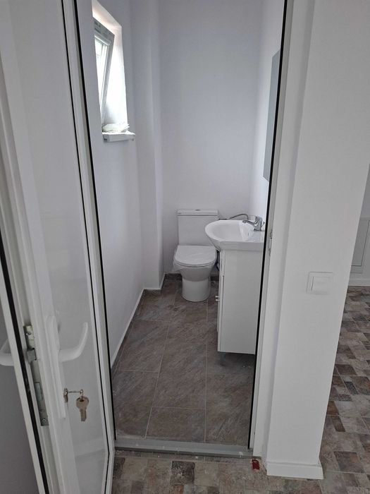 Inchiriez spatiu comercial 94mp