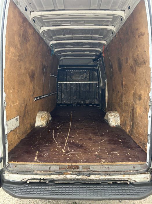 INCHIRIEZ duba RENT A Van IVECO DAILY 2.3 HPI 2010 LUNG 3 panouri 3,5 t Fara Sofer Categoria B
