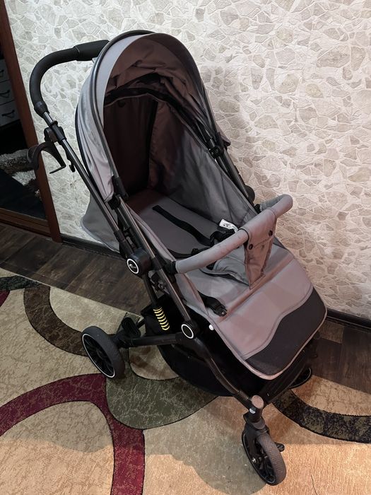 Коляска прогулочная