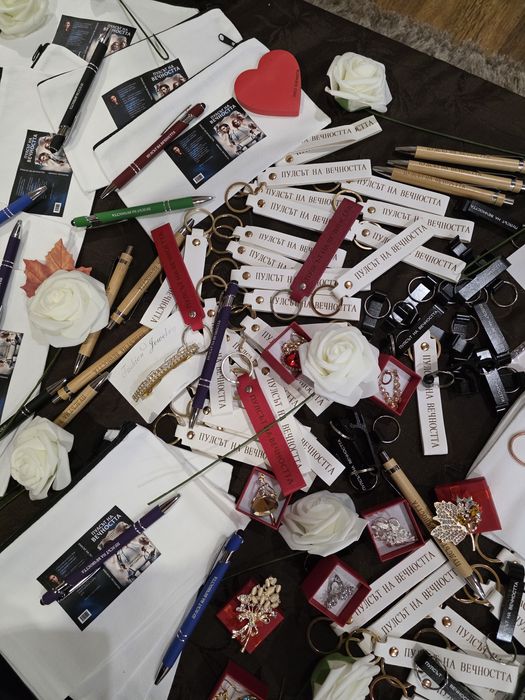 Пулсът на вечността- роман, Шепа размисъл-стихосбирка+ бокс чантичка с