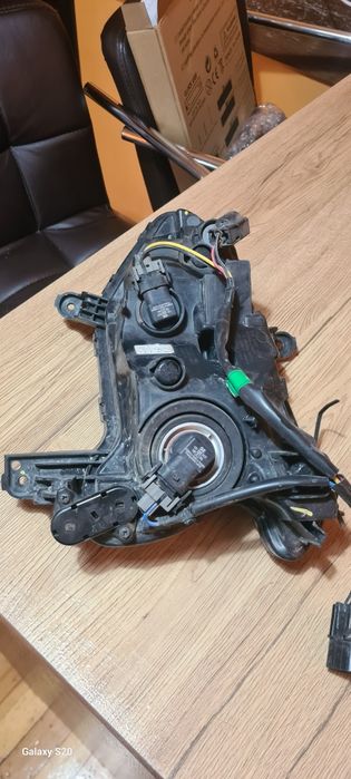 Продавам халоген с лед светлина за Хюндай Санта Фе