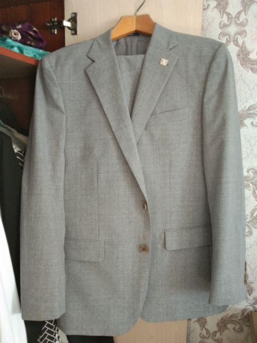 Мужские костюмы б/у