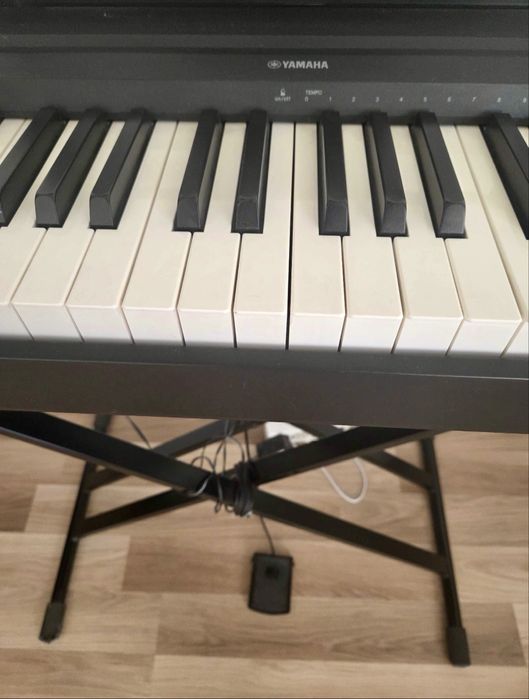 Orga Yamaha 8 octave cu stativ si pedala incluse