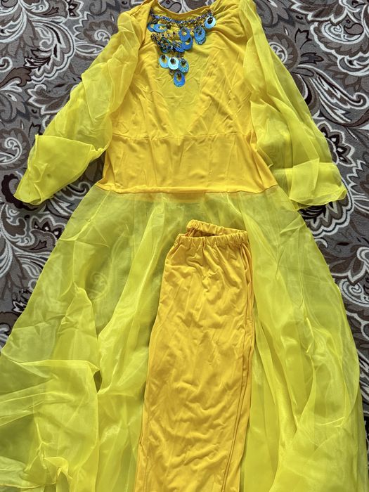 Би көйлектерін сатам