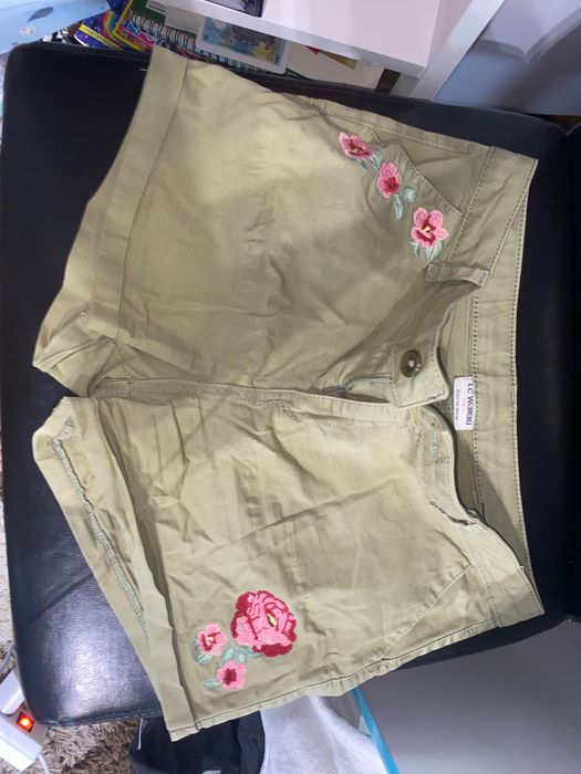 Pantaloni + tricou asortat !!