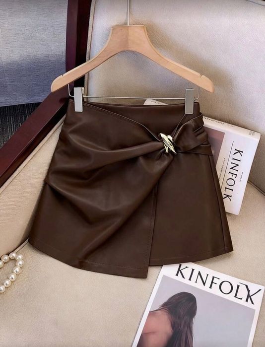 Кафява кожена пола