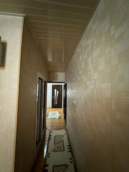 Чорсу бозорина якин 3 хонали квартира сотилади