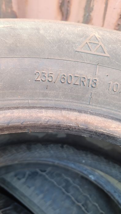 Пара шин 235/60/18 летние