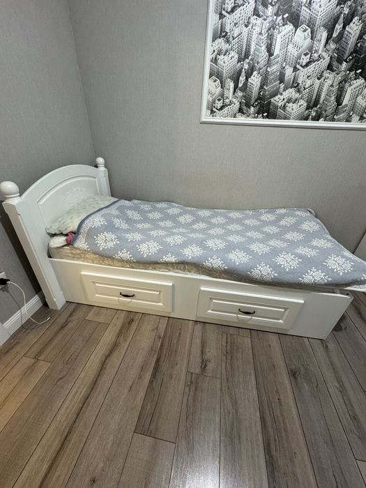 Продаю мебель для подростка- девочки