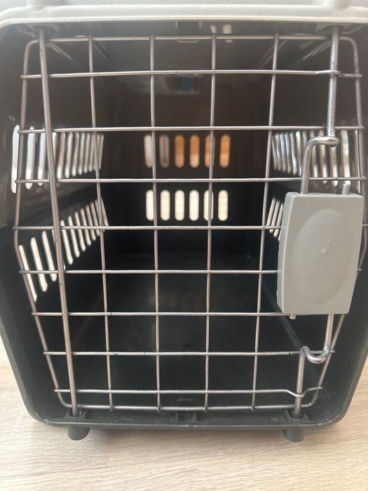 Переноска для кошек и собак