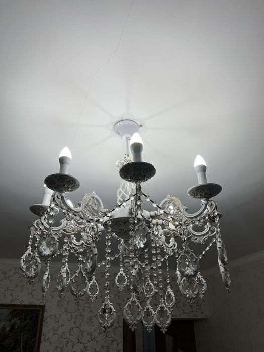 Срочно продается 4 люстры