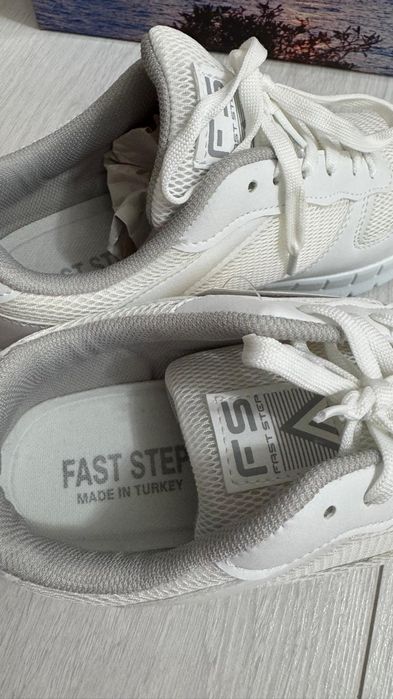 Продам кроссовки 36 размер, новые