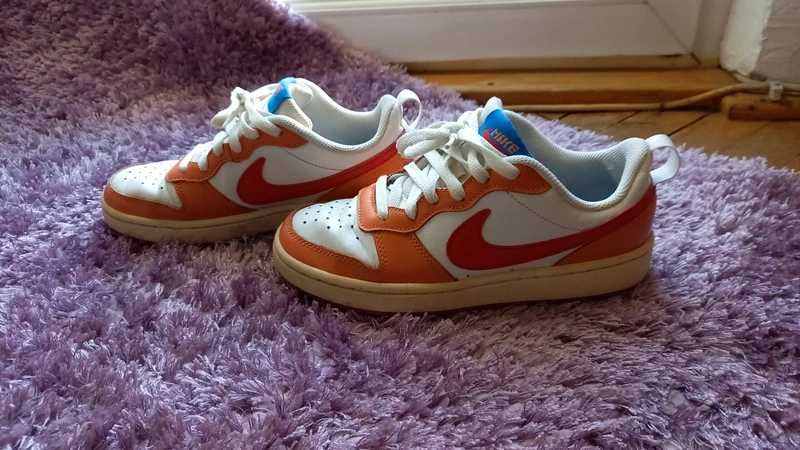 Teniși Nike cu talpă joasă